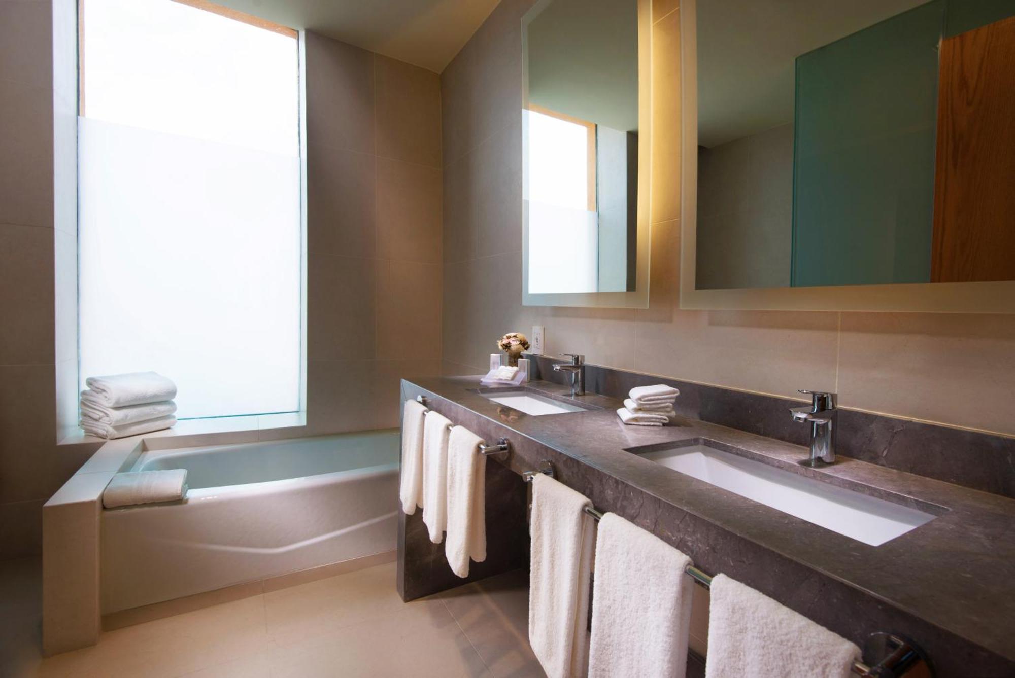Hilton Garden Inn Monterrey Airport Villa Juárez Exteriör bild